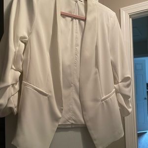 White blazer with ruched sleeves in small